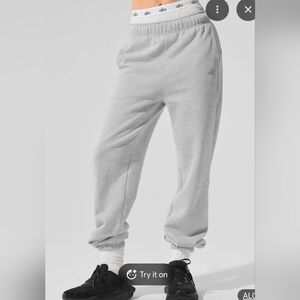 Alo Accolade Sweatpant In Heather Gray Size : XXS